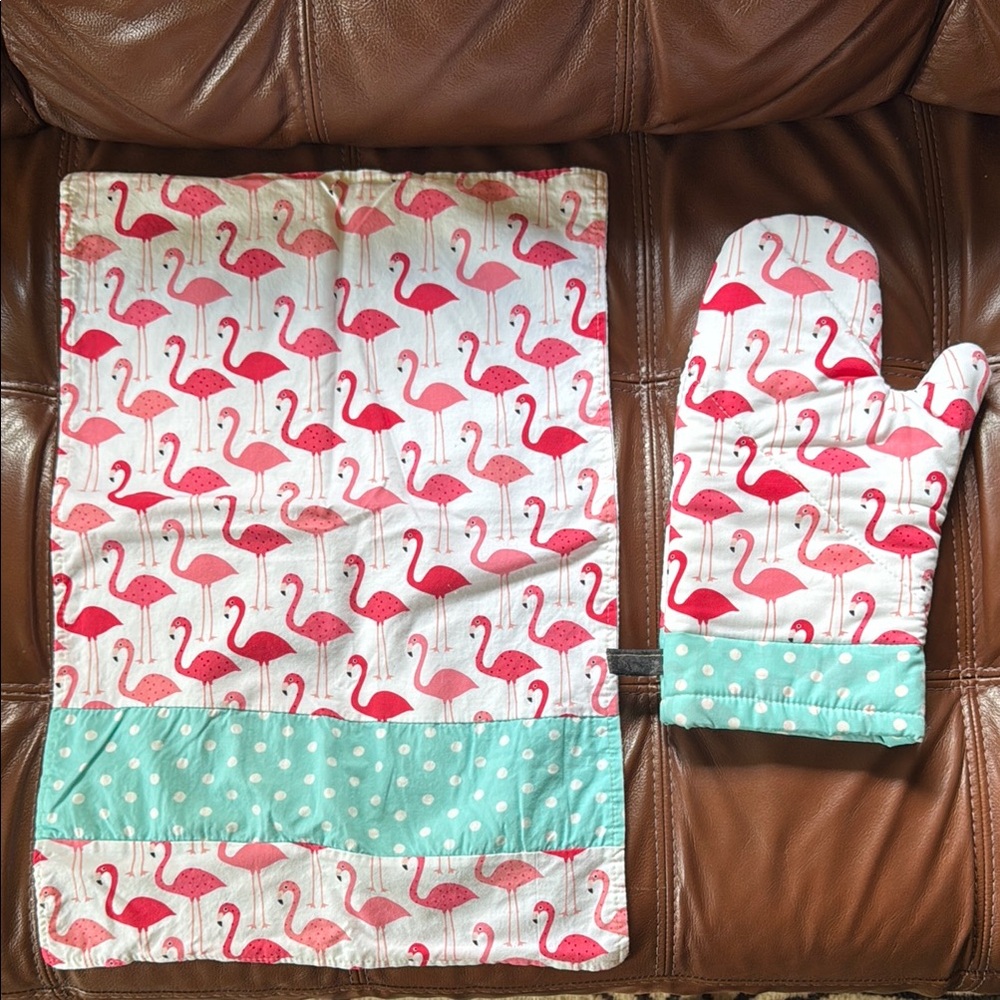 Flamingo Print Oven Mitt and Towel Set